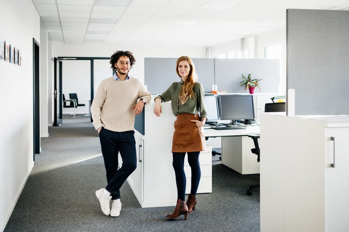 15 Señales corporales de que le gustas