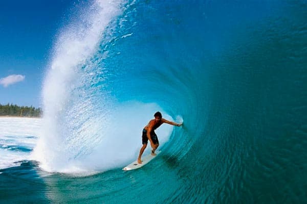 destinos locos para surfear