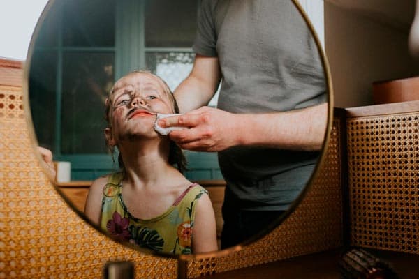 dejar que tus hijos se maquillen