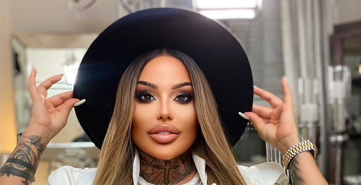 Una modelo de Instagram gasta millones en cirugía plástica para parecerse a una muñeca Barbie