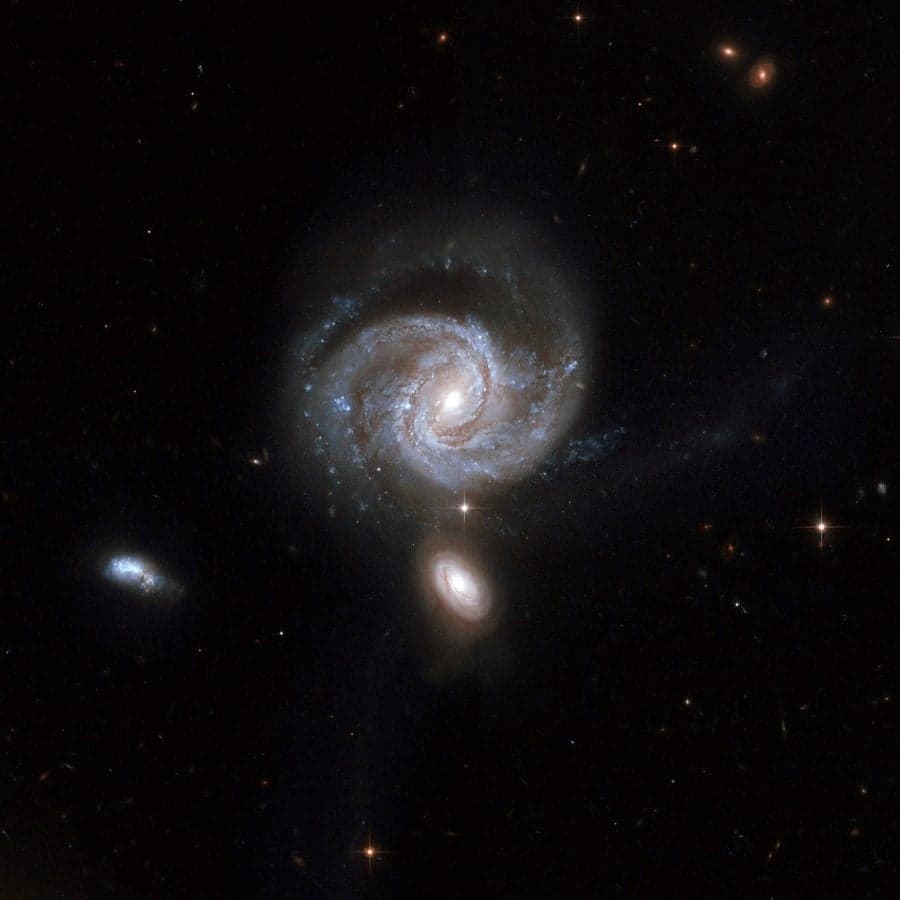 Dos corazones oscuros | Las 7 galaxias más extrañas del universo | bayas de cerebro