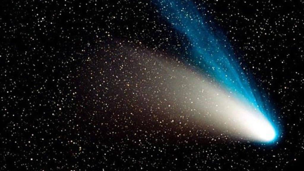 Cometa IRAS-Araki-Alcock – 4.680.000 km | Los 8 cometas más cercanos a la Tierra | bayas de cerebro