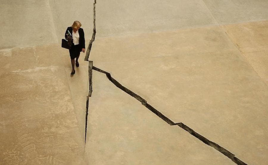 La grieta |: 10 instalaciones de arte más importantes | bayas de cerebro