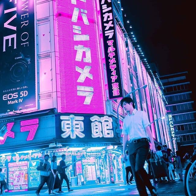 Steve Roe hace ciudades asiáticas cyberpunk