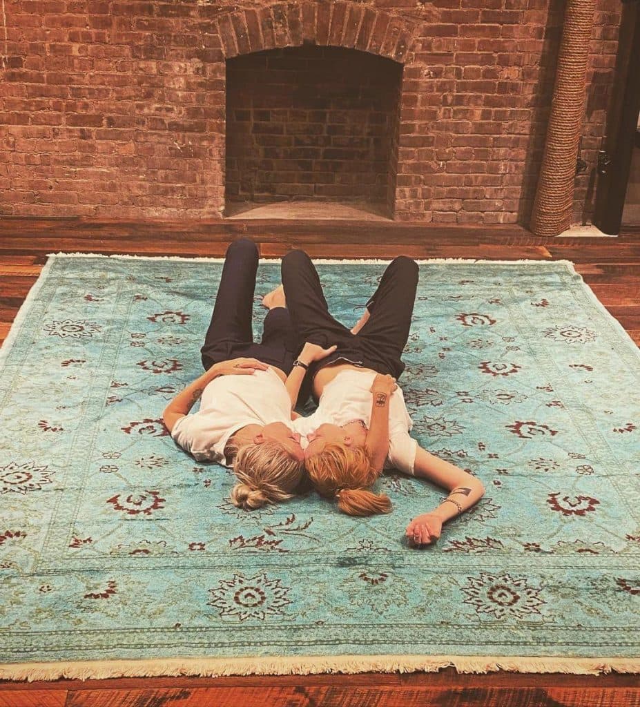 Eso sucede. Kristen Stewart está tratando con Dylan May
