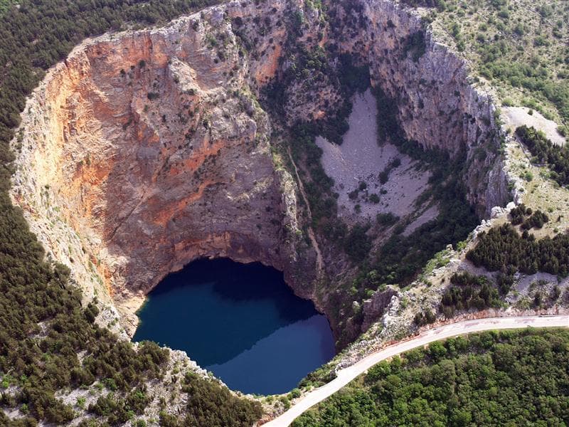 8. Crveno Jezero