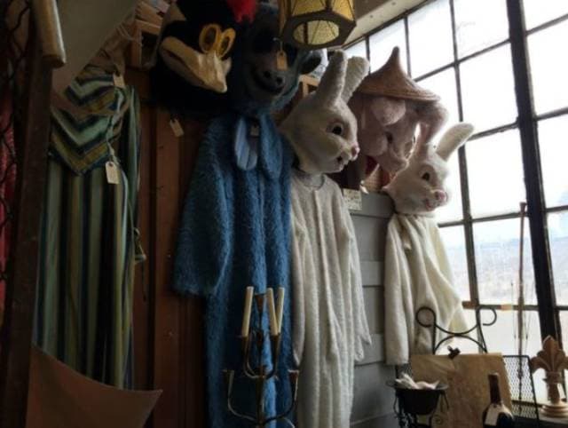 Strange-Extravagant Shopin -22