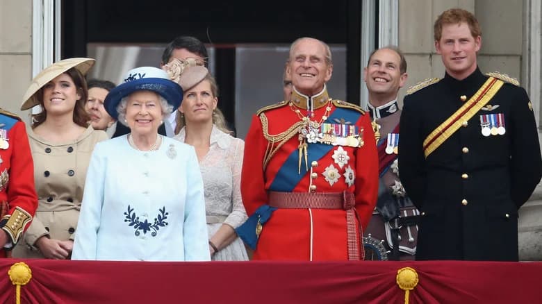 Un nieto de la reina Isabel se hizo un tatuaje.
