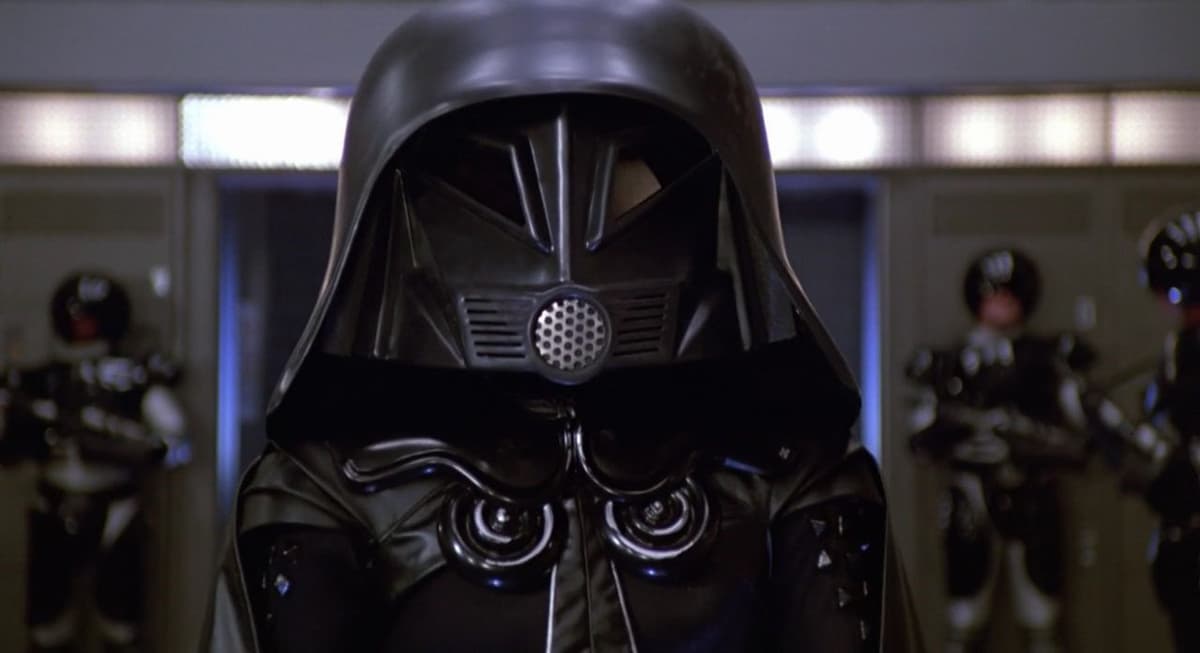 Casco oscuro - Espacio | 10 directores de cine más impresionantes | Bayas cerebrales