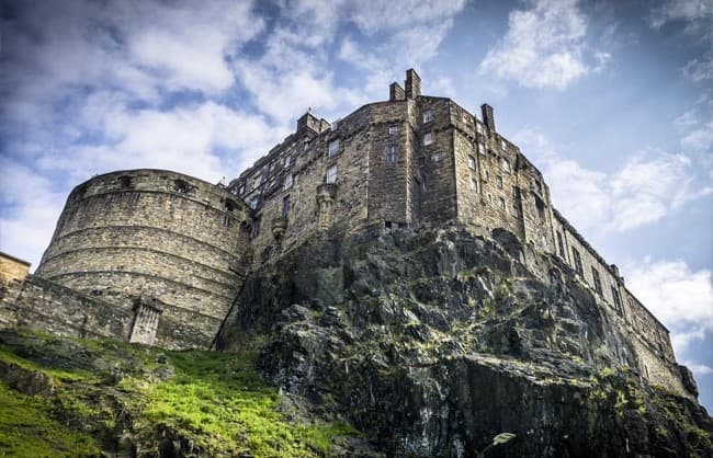 Los 9 castillos más impactantes de Europa que han sufrido pre-ataques