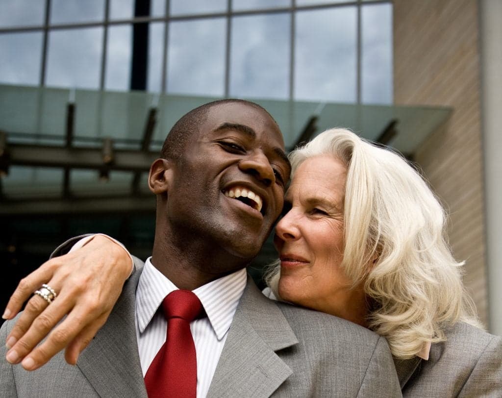 9 Razones sorprendentes por las que las relaciones con una diferencia de edad funcionan.