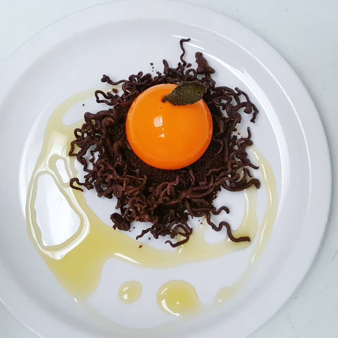 Ben Churchill elabora un postre con una presentación poco común.