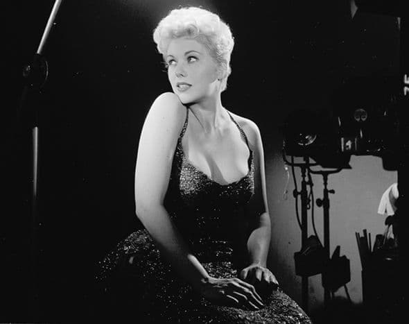 Increíble cómo Kim Novak, de 91 años, luce tan bien.
