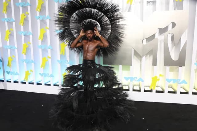 18 instantes en la alfombra roja que redefinieron la moda.