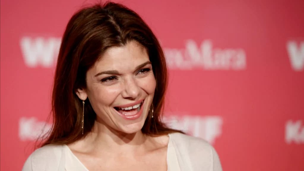 La icónica Laura San Giacomo de los años 90 muestra un cambio radical en su apariencia actual.