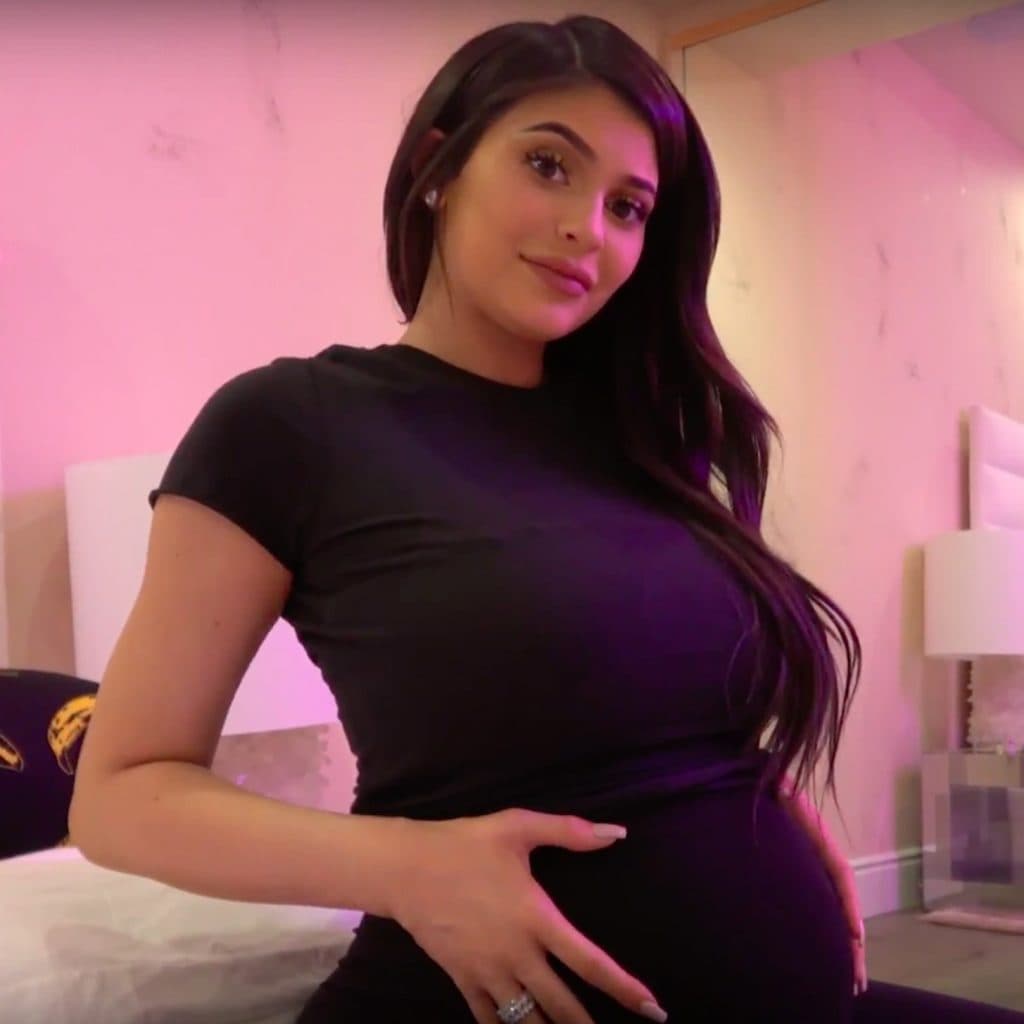Secreto del embarazo | Stormi Webster vestida como mamá Kylie y papá Travis son totalmente adorables | su belleza