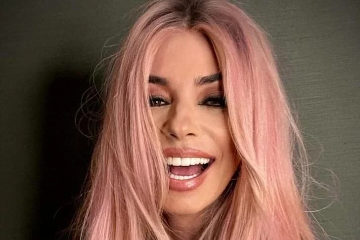Shania Twain dejó boquiabiertos a sus seguidores al compartir una sorprendete imagen de su juventud.