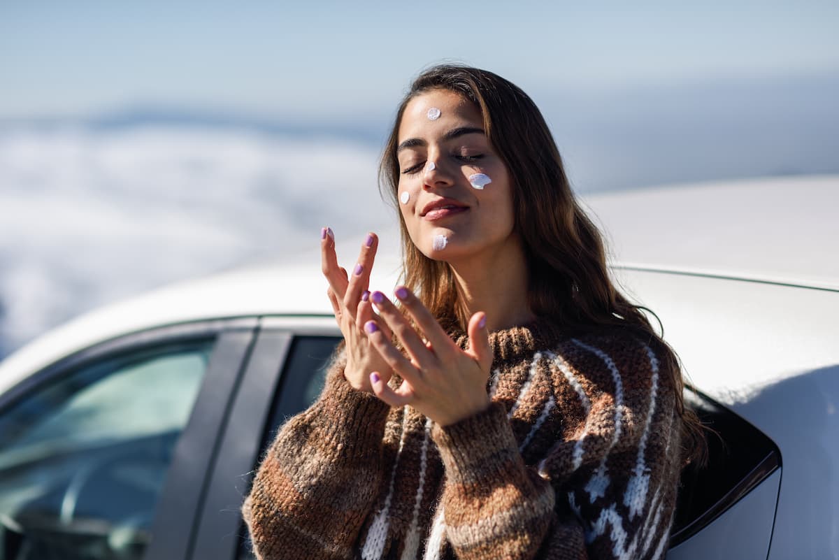 Los consejos de un dermatólogo para establecer la rutina ideal de cuidado de la piel en otoño.