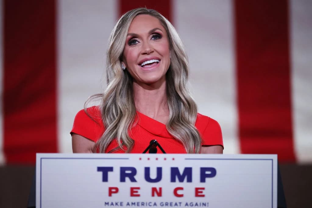 La atrevida trayectoria de Lara Trump en el mundo del modelaje.