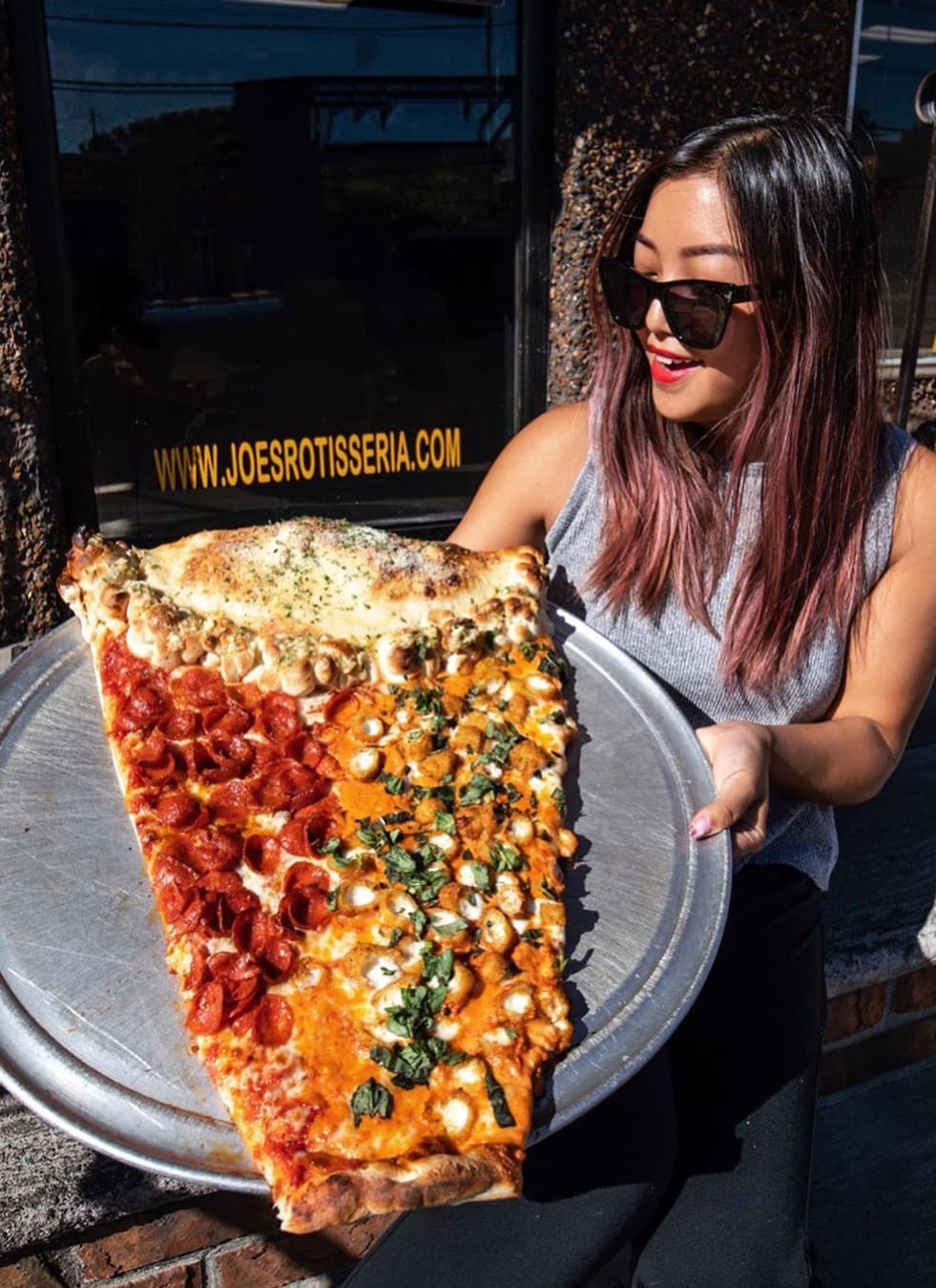 Pizza de 2 pies de largo | La nueva tendencia gastronómica es una porción de pizza gigante: la más grande que jamás hayas visto | su belleza