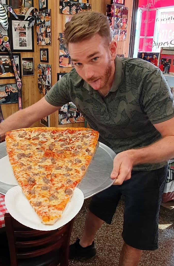     Pizza viral en las redes sociales #2 | La nueva tendencia gastronómica es una porción de pizza gigante: la más grande que jamás hayas visto | su belleza