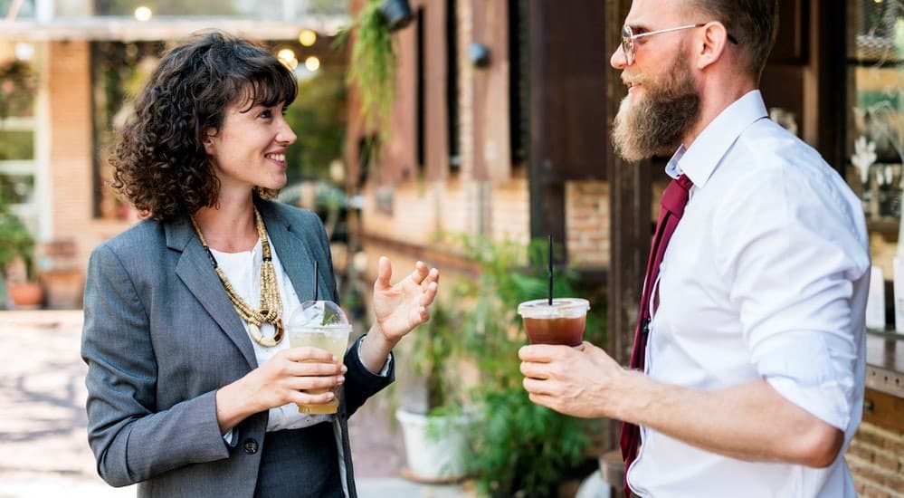 Dice 'yo' todo el tiempo. |: 6 señales de que no es amigo Material | su belleza