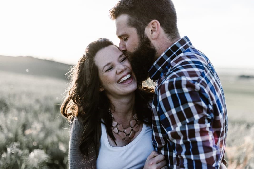 Él es confiable incluso cuando es inconveniente. Está totalmente enamorado de ti si hace estas 7 cosas. Su Belleza.