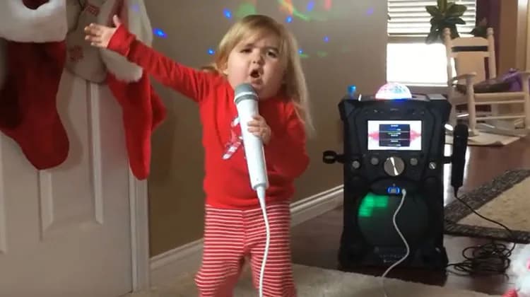 De experiencia de karaoke popular a joven inspirador