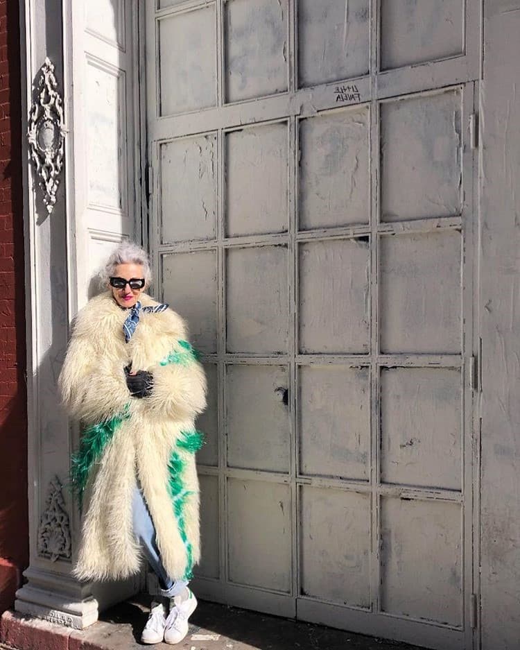 El traje de Linda Roden | 12 mujeres ridículamente elegantes mayores de 50 años | su belleza