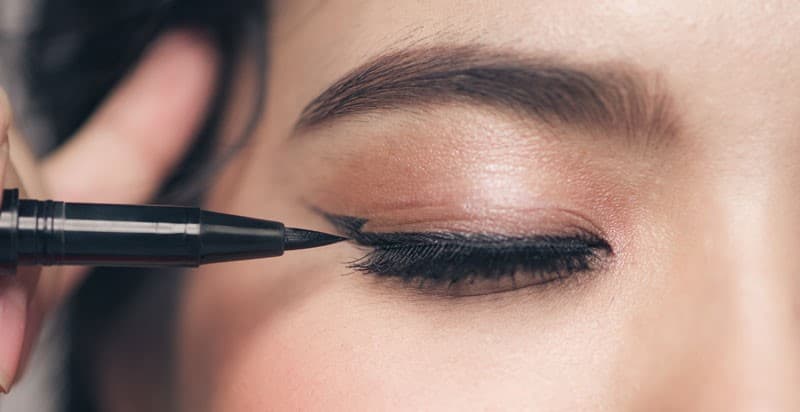 Truco de ojo de gato | 9 consejos de maquillaje que una persona con ojos entrecerrados debe conocer Su Belleza