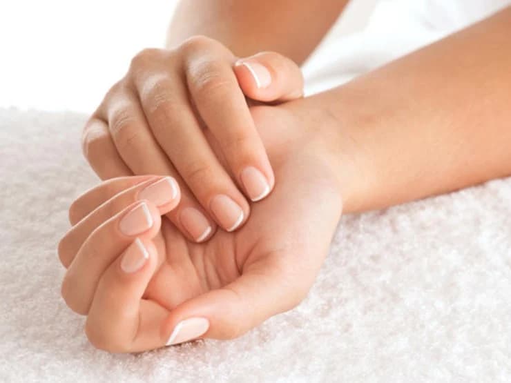 15 maneras de emplear la vaselina en cuidados de belleza