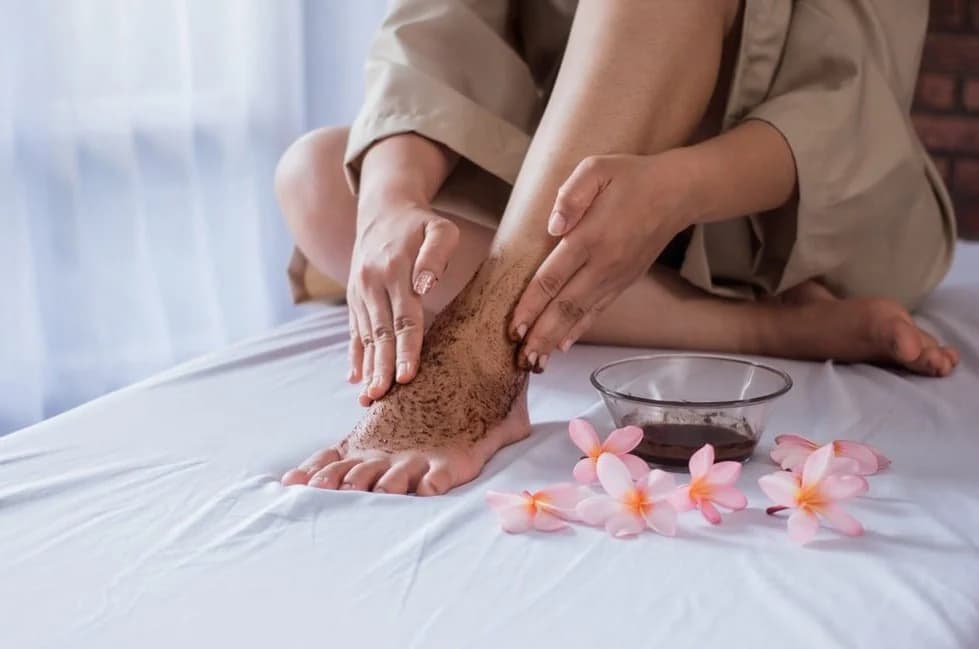 Exfoliación de piernas 7 técnicas sorprendentes para mantener tus piernas suaves | su belleza