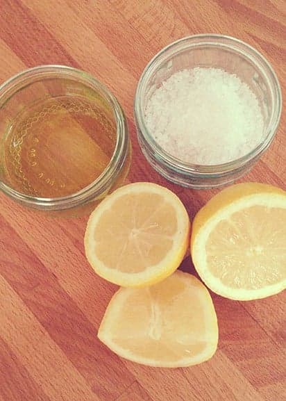 Ingredientes del exfoliante corporal de tomillo y limón | 10 recetas caseras de exfoliantes con sal marina | su belleza