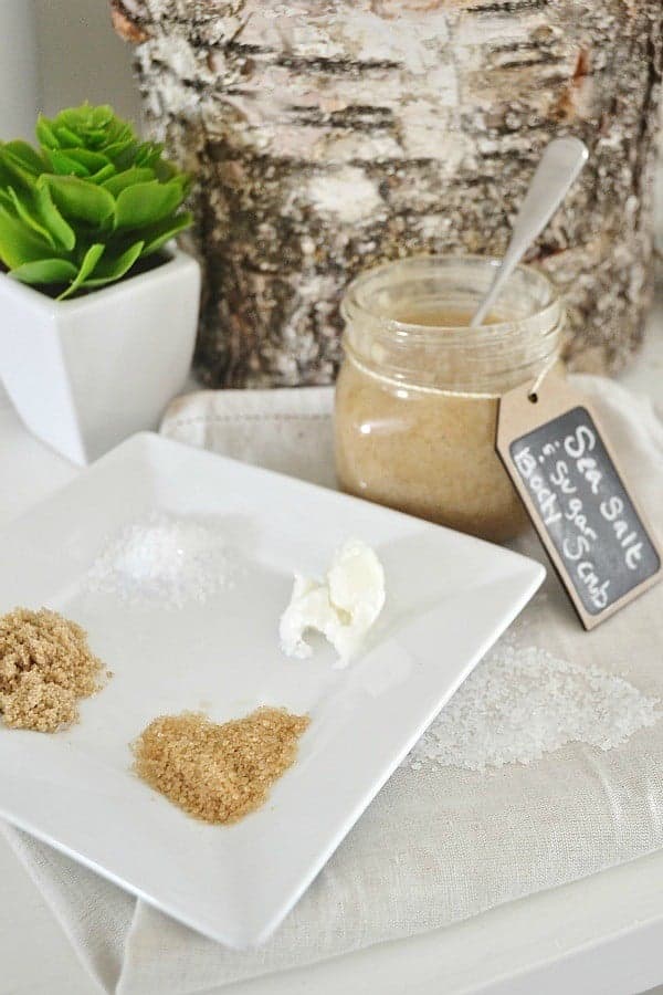 Ingredientes para el exfoliante con sal marina y azúcar | 10 recetas caseras de exfoliantes con sal marina | su belleza