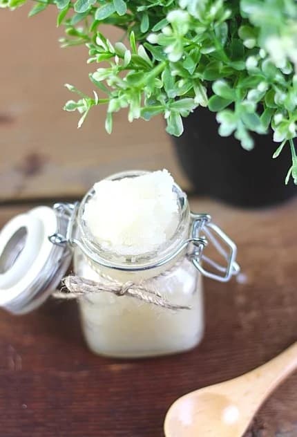 Exfoliante de lavanda y vainilla #2 | 10 recetas caseras de exfoliantes con sal marina | su belleza