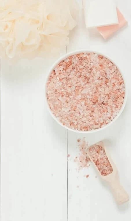 Exfoliante de sal del Himalaya | 10 recetas caseras de exfoliantes con sal marina | su belleza