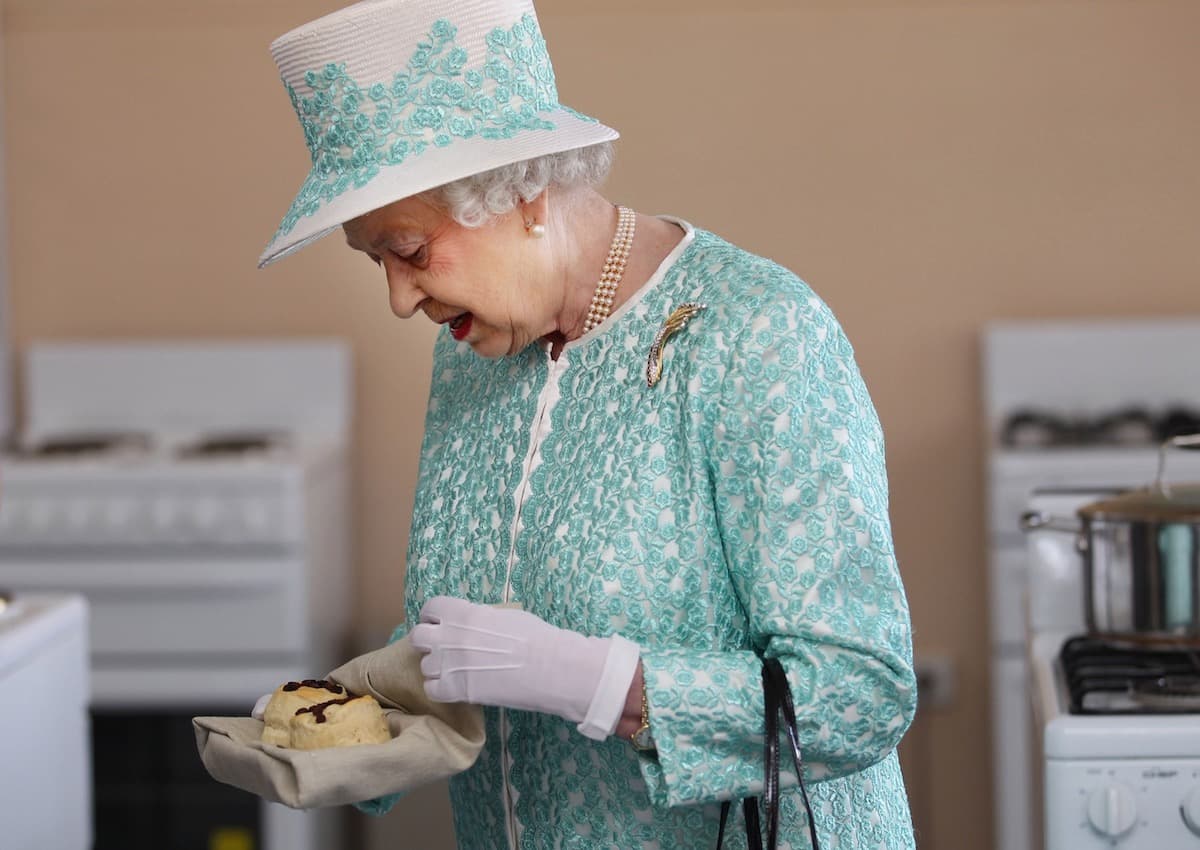 ¿Cómo se alimenta y qué bebidas prefiere la reina Isabel II?