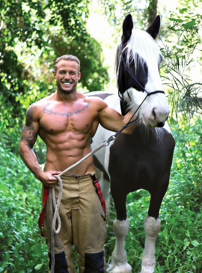 6 nuevos calendarios | Los bomberos y animales australianos calientes derriten nuestros corazones en el calendario benéfico 2020 | su belleza