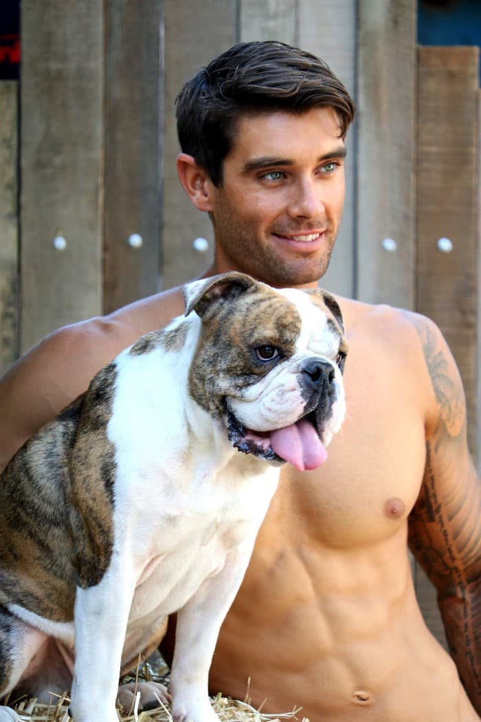 Calendario de perros |: Los bomberos y animales australianos calientes derriten nuestros corazones en el calendario benéfico 2020 | su belleza