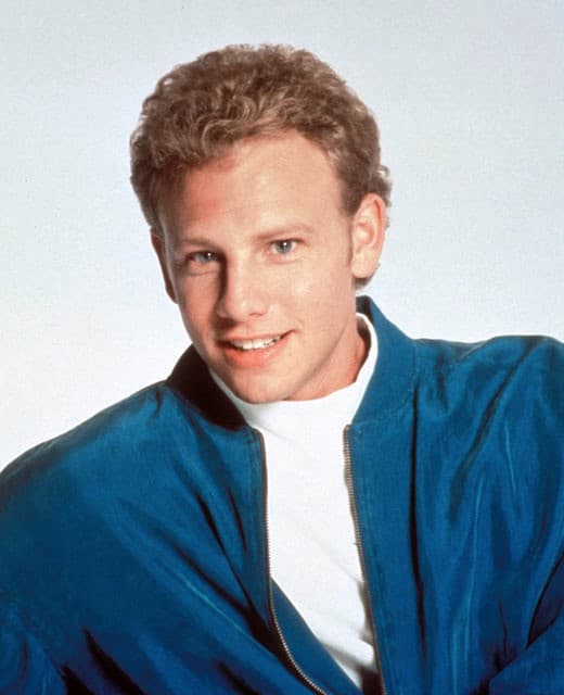 Steve Sanders |: Beverly Hills 90210 Elenco antes y ahora | su belleza