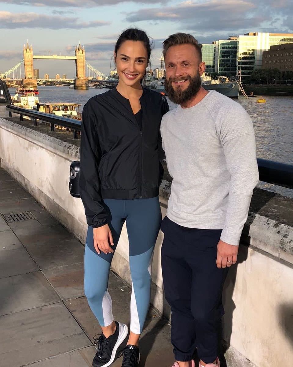 Gal Gadot y Magnus Ligdback 7 cosas increíblemente caras que compró Gal Gadot | su belleza