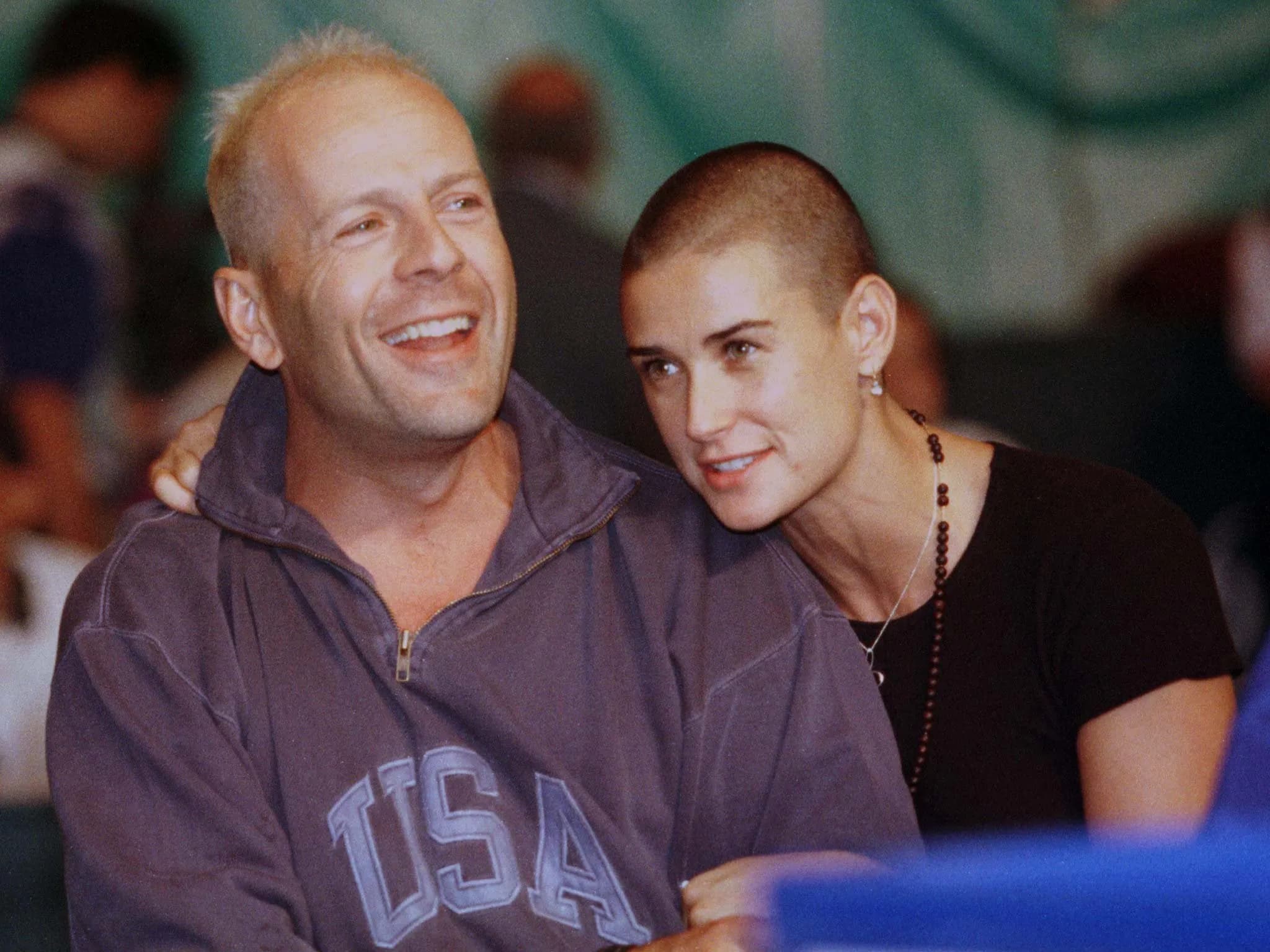 14 parejas icónicas de celebridades que adorábamos en los años 90.