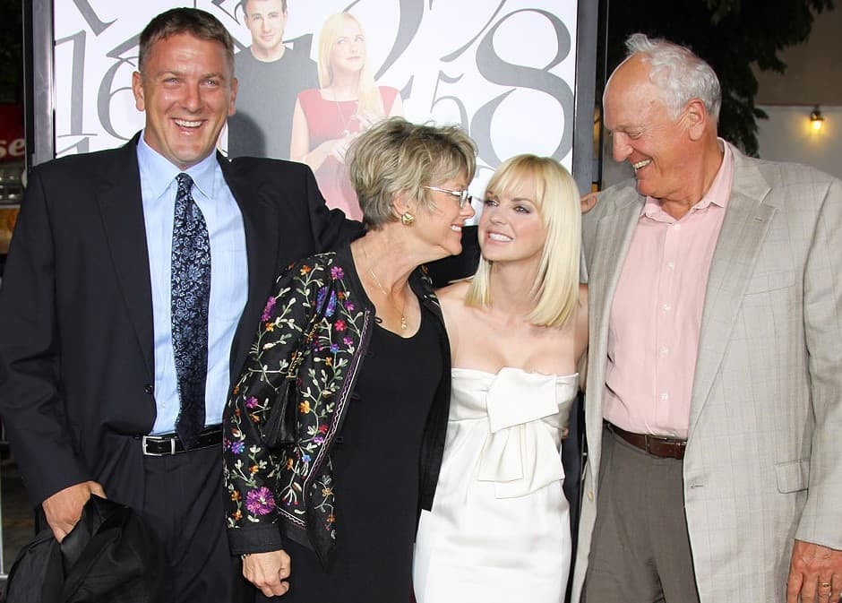 Antecedentes familiares de Anna Faris | 7 datos fascinantes sobre la fascinante Anna Faris y su belleza