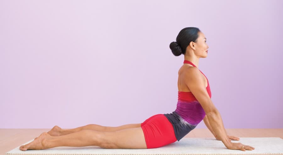 Estiramiento de cobra | 9 estiramientos para aliviar el dolor lumbar | su belleza