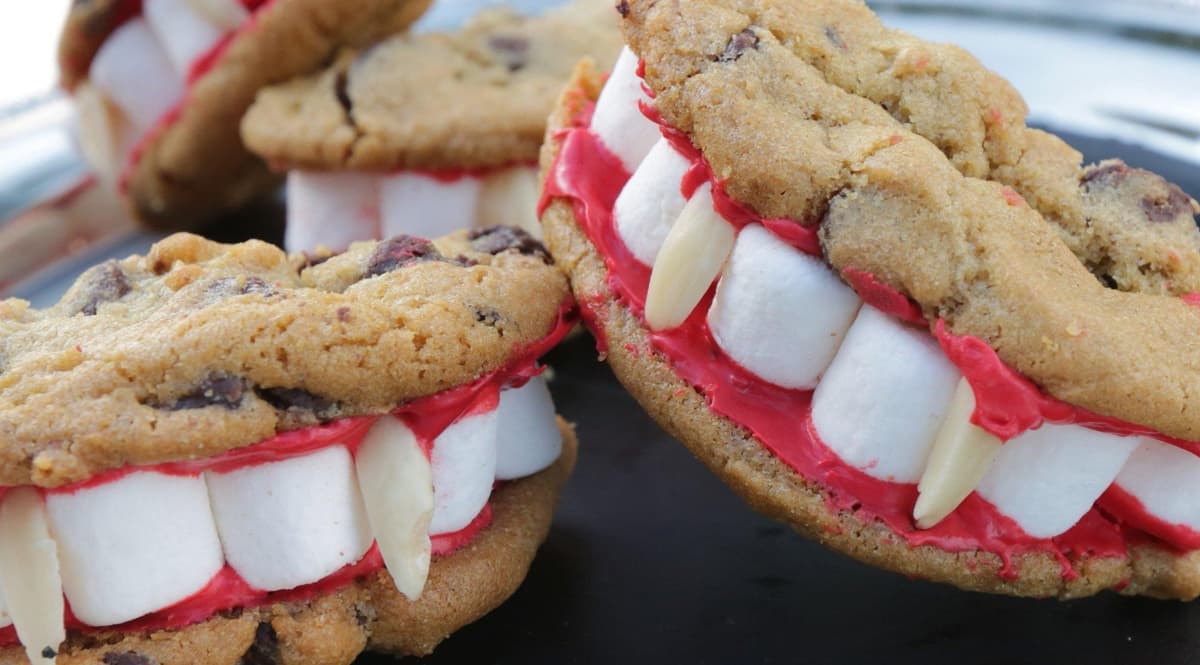 Prótesis de Drácula |: 15 ideas fáciles de galletas de Halloween | Su Belleza