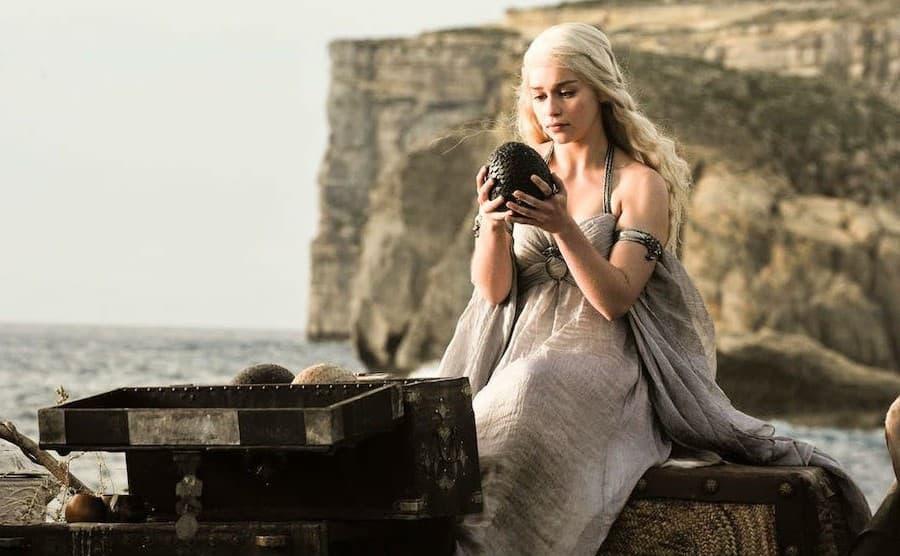 Intentó robar los huevos de dragón 8 razones más para amar a Emilia Clarke | su belleza