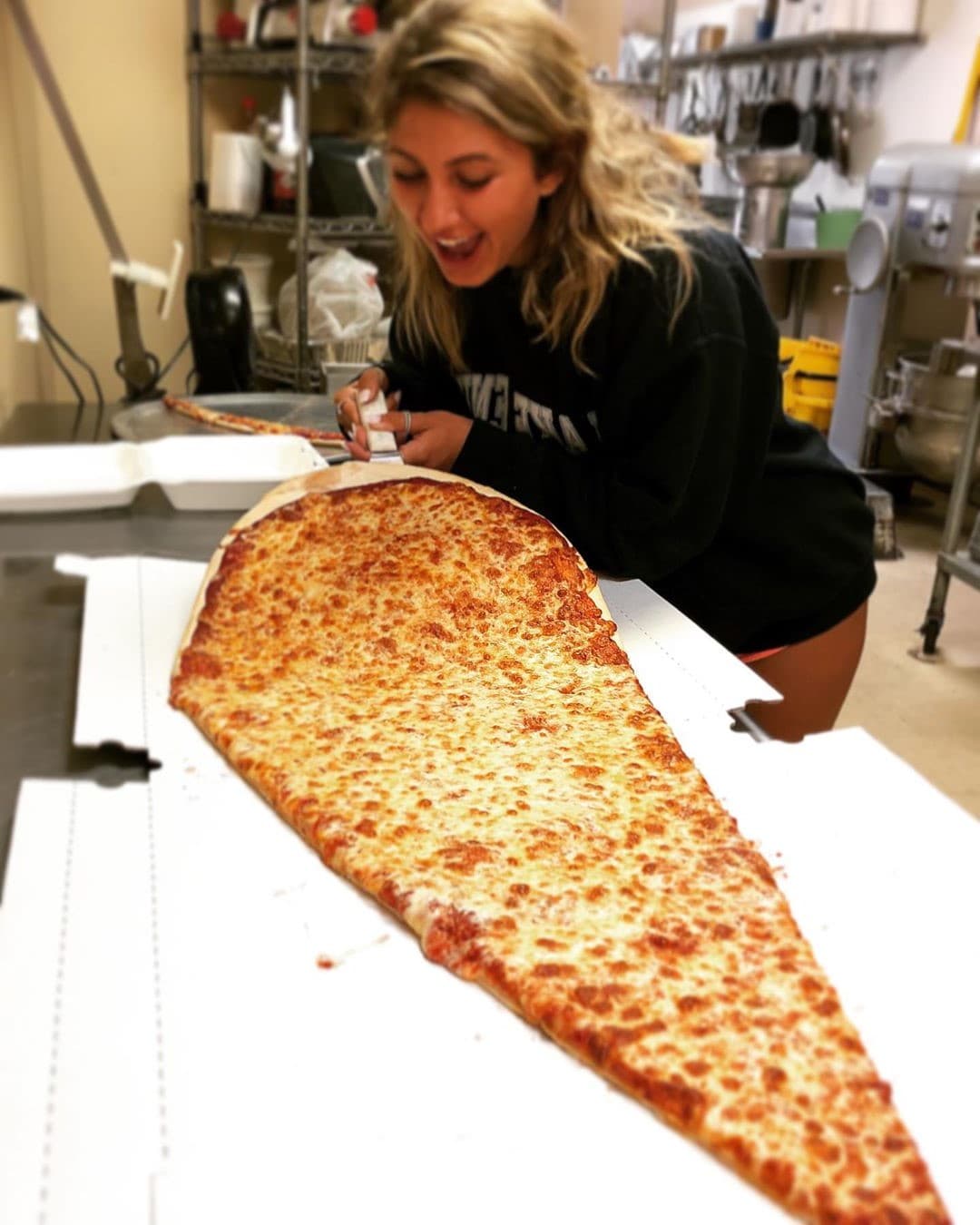 Desafío Megapizza | La nueva tendencia gastronómica es una porción de pizza gigante: la más grande que jamás hayas visto | su belleza