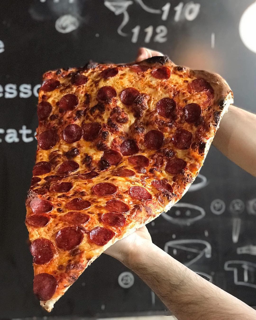 Combinaciones creativas de pizza | La nueva tendencia gastronómica es una porción de pizza gigante: la más grande que jamás hayas visto | su belleza