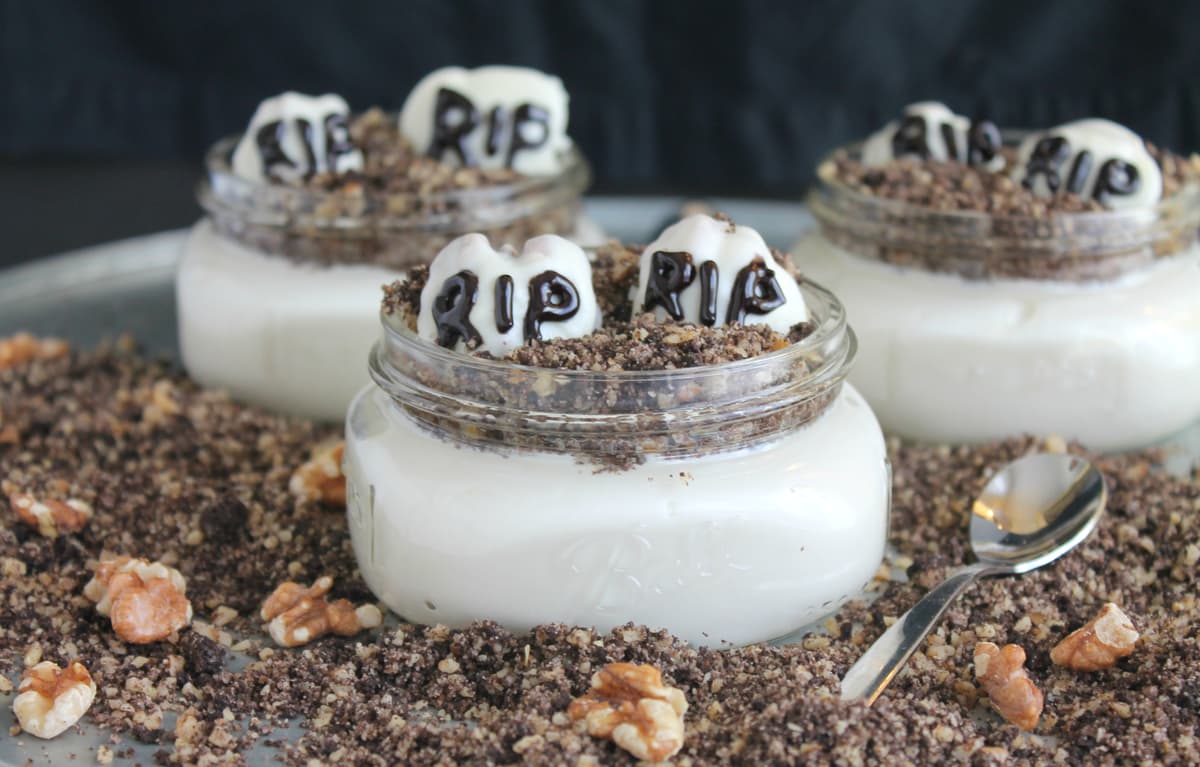 Tarro de galletas del cementerio |: 15 ideas fáciles de galletas de Halloween | Su Belleza