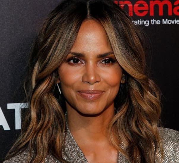 Halle Berry |: 12 actrices negras más bellas de Hollywood | su belleza